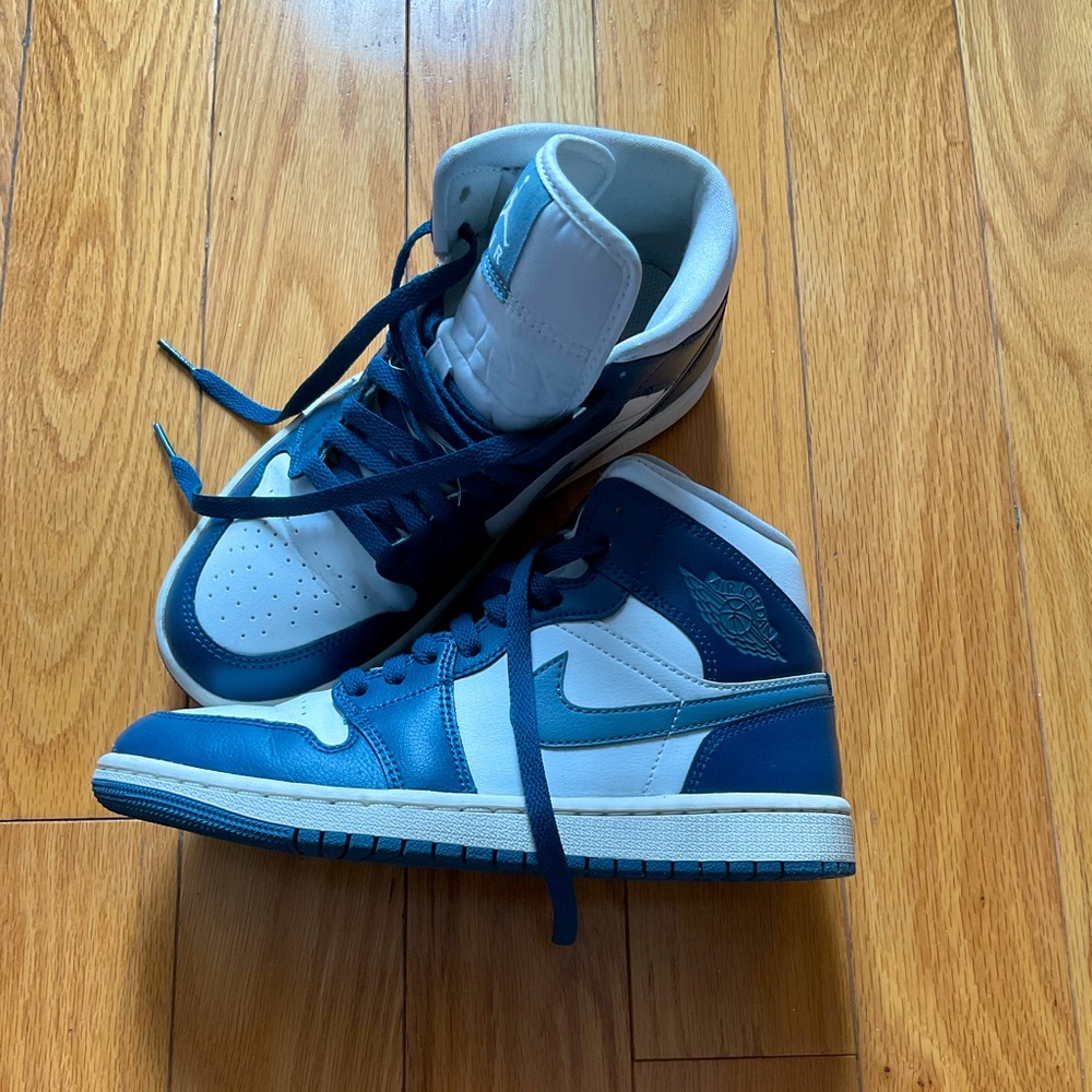 Nike Air Jordan 1 Mid – Size 7 US (38 EUR) – Blue and White – Like New